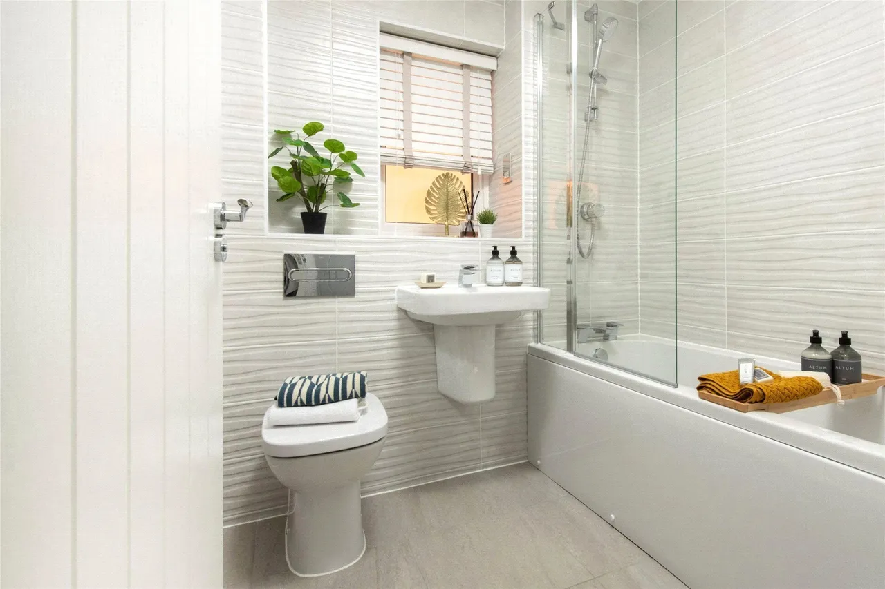 Moreton Road, MK18, photo 10