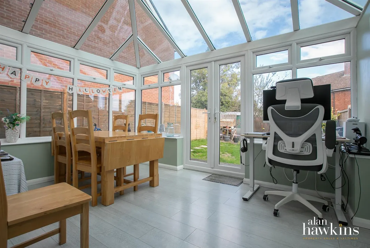 St. Josephs Way, Lyneham, SN15, photo 3