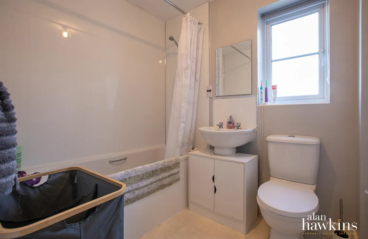 St. Josephs Way, Lyneham, SN15, photo 13