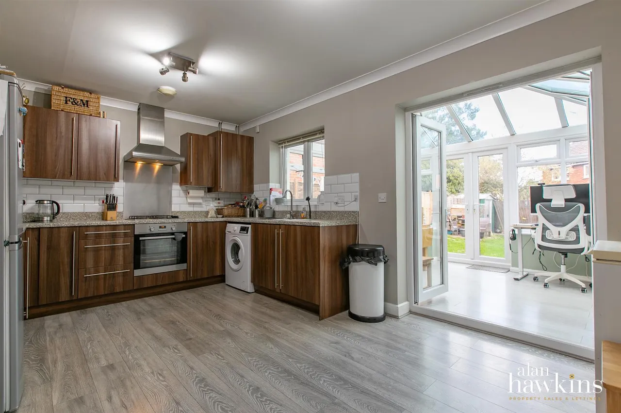 St. Josephs Way, Lyneham, SN15, photo 4