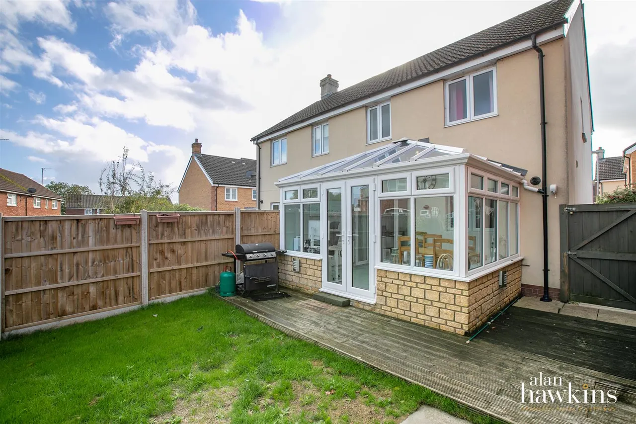 St. Josephs Way, Lyneham, SN15, photo 2