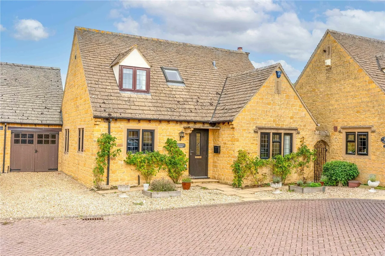 3 bed property for sale, Wheatfield Court, Mickleton, GL55