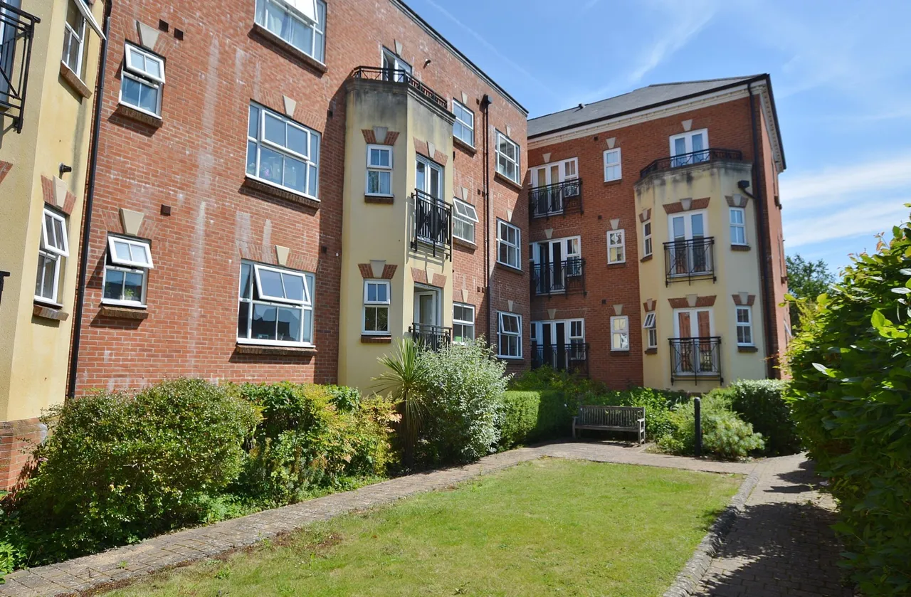 1 bed flat for sale, Post Office Lane, Beaconsfield, HP9