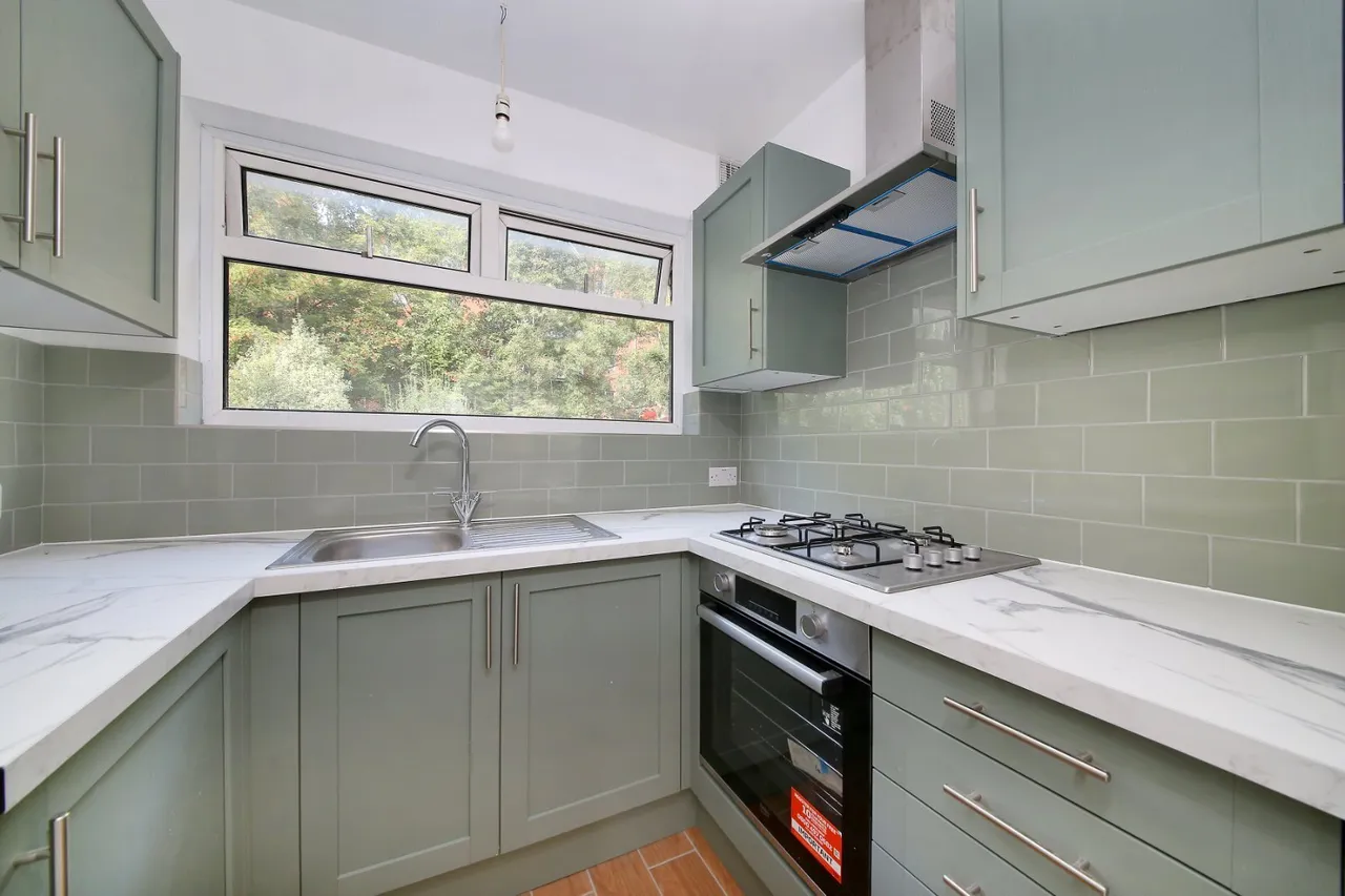 Runnymede, London, SW19, photo 2