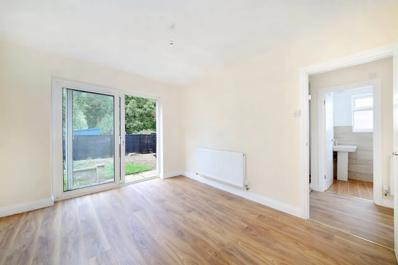 2 bed house to rent, Runnymede, London, SW19