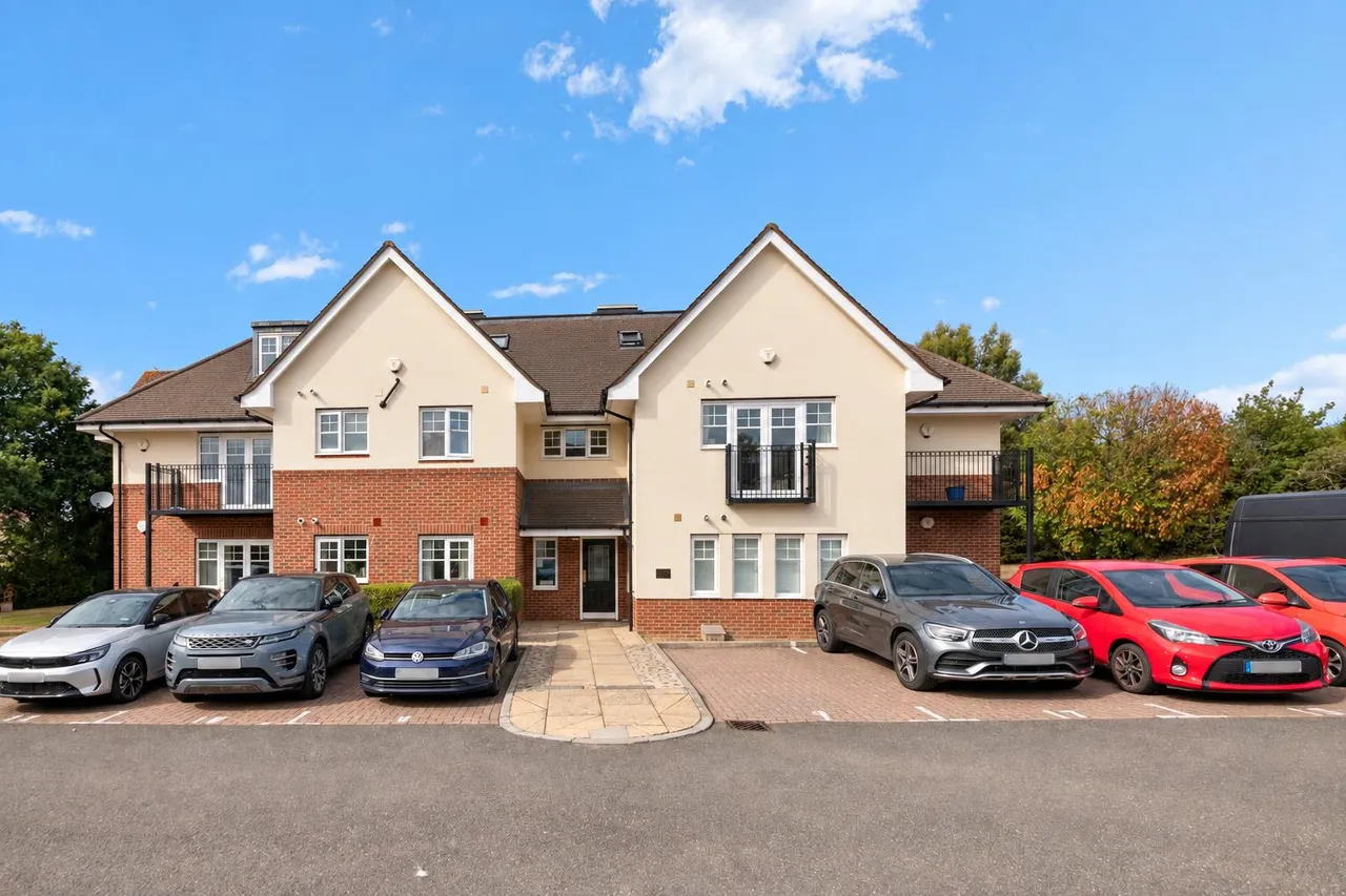 2 bed flat for sale, Fairfield Road, Uxbridge