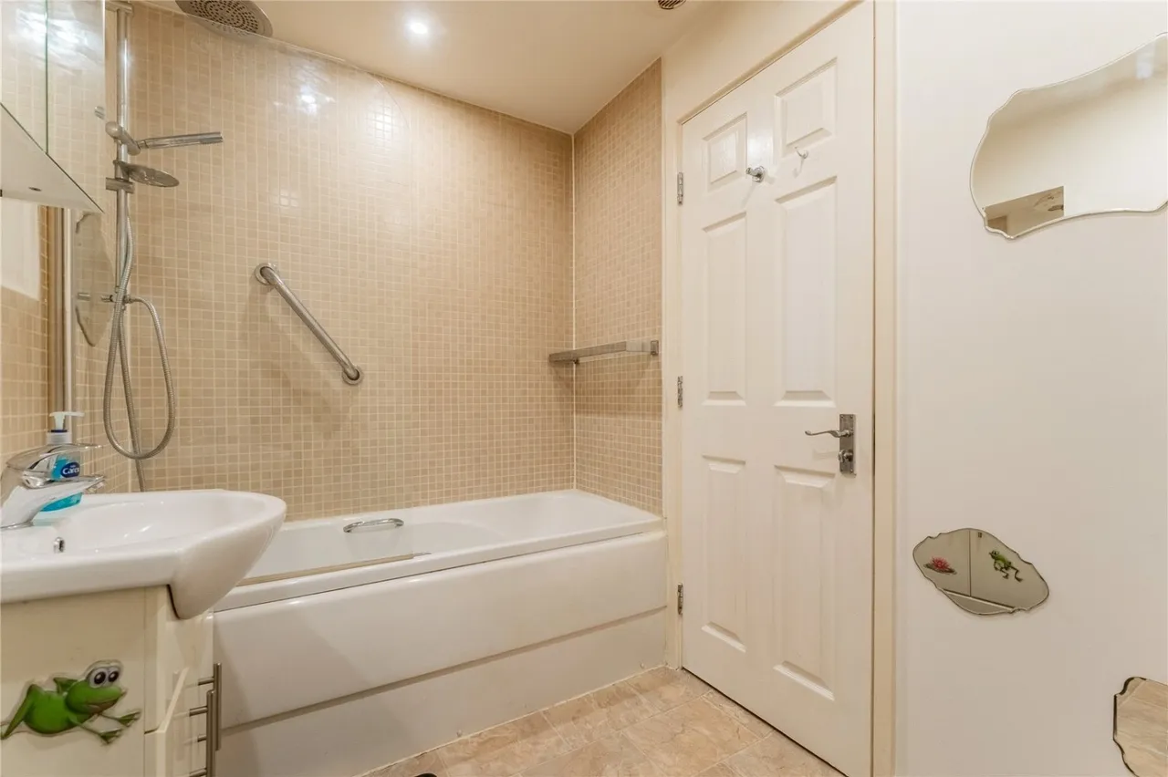 Castle Mews, Pontefract, WF8, photo 15