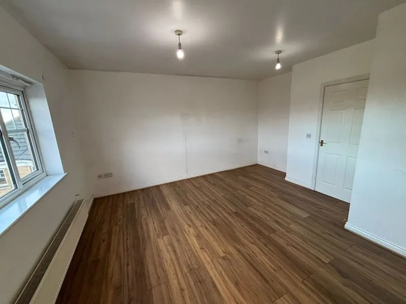 1 Symphony Close, Edgware HA8 0ED, photo 4