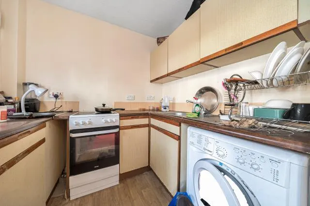 Stephenson Court, Slough, SL1, photo 6