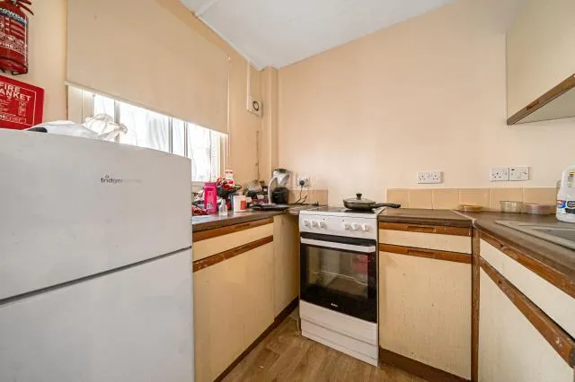 Stephenson Court, Slough, SL1, photo 2