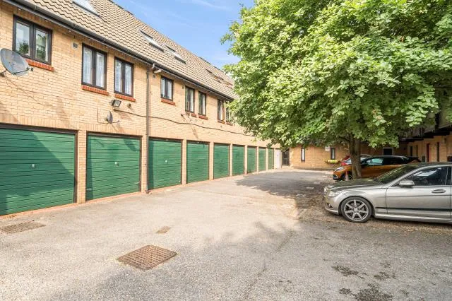 Stephenson Court, Slough, SL1, photo 9
