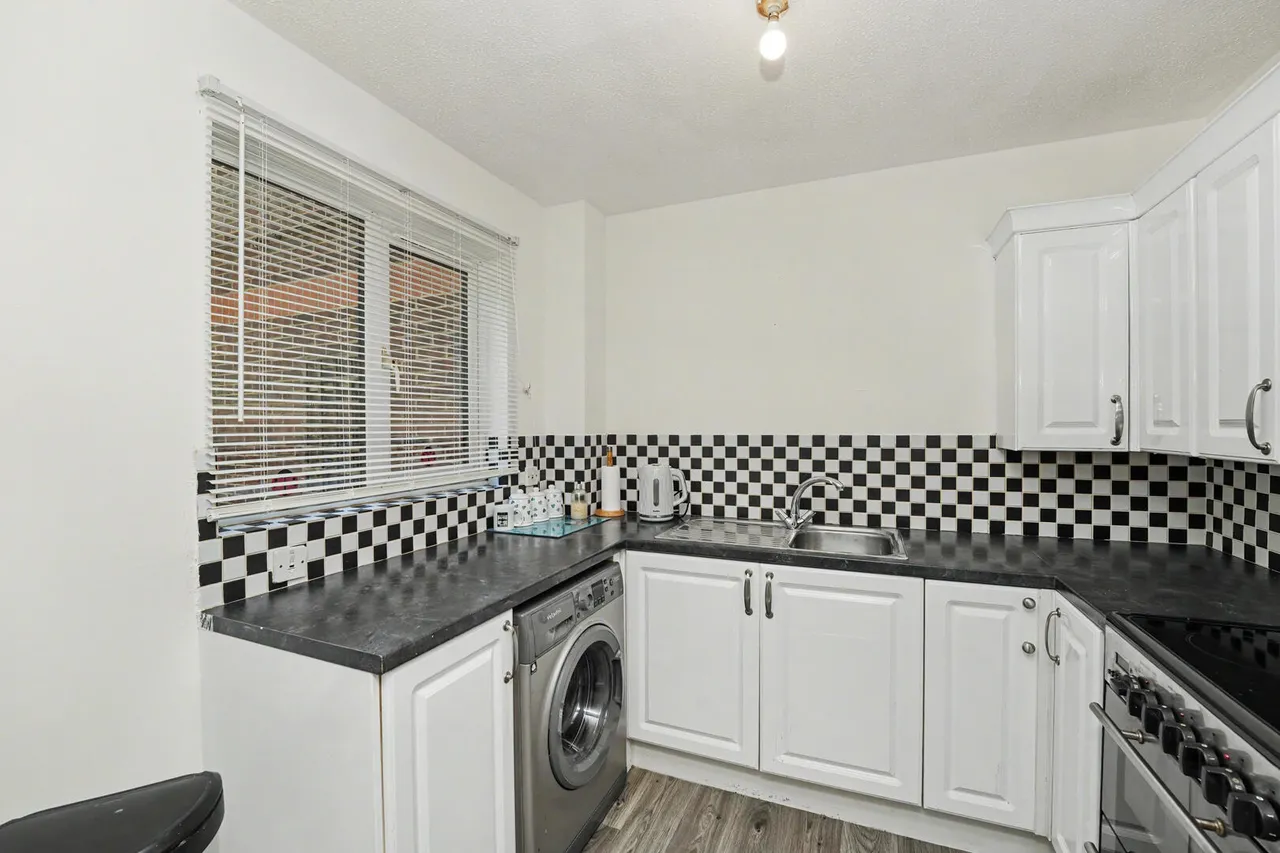 Park Avenue, Enfield, EN1, photo 9