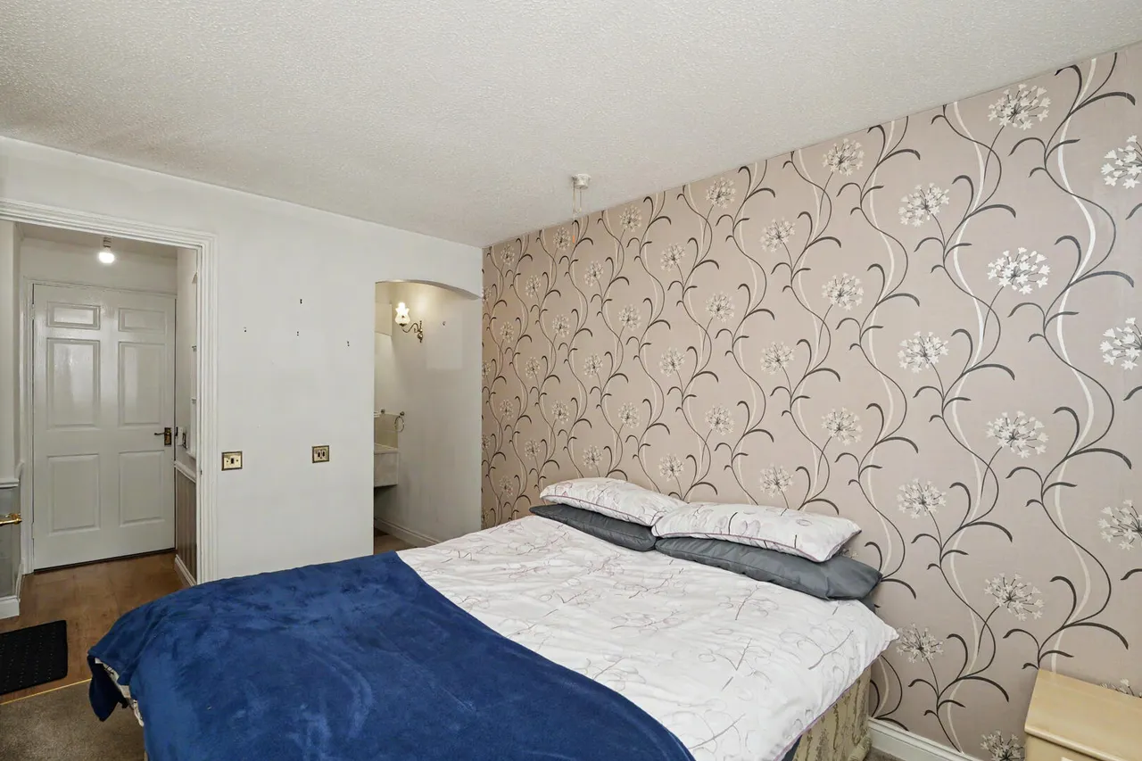 Park Avenue, Enfield, EN1, photo 12