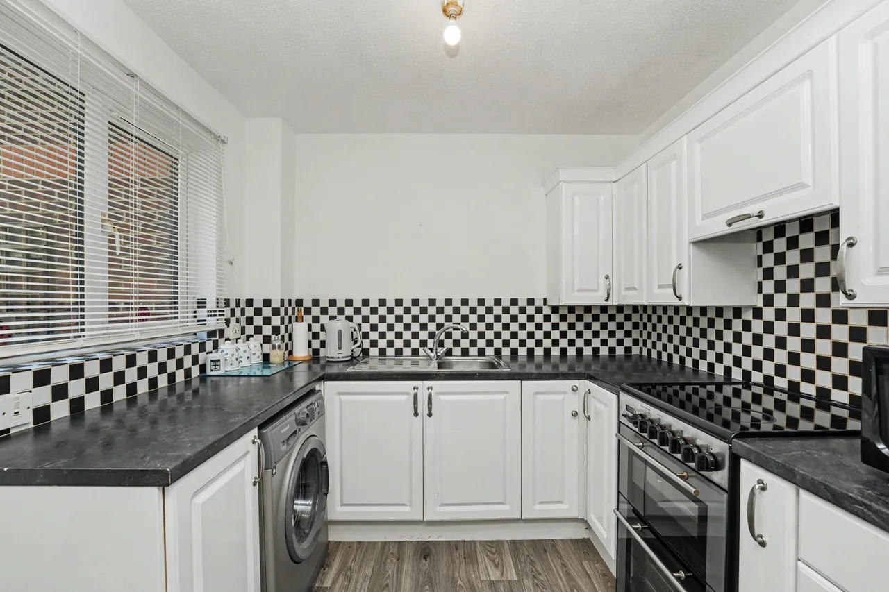 Park Avenue, Enfield, EN1, photo 2