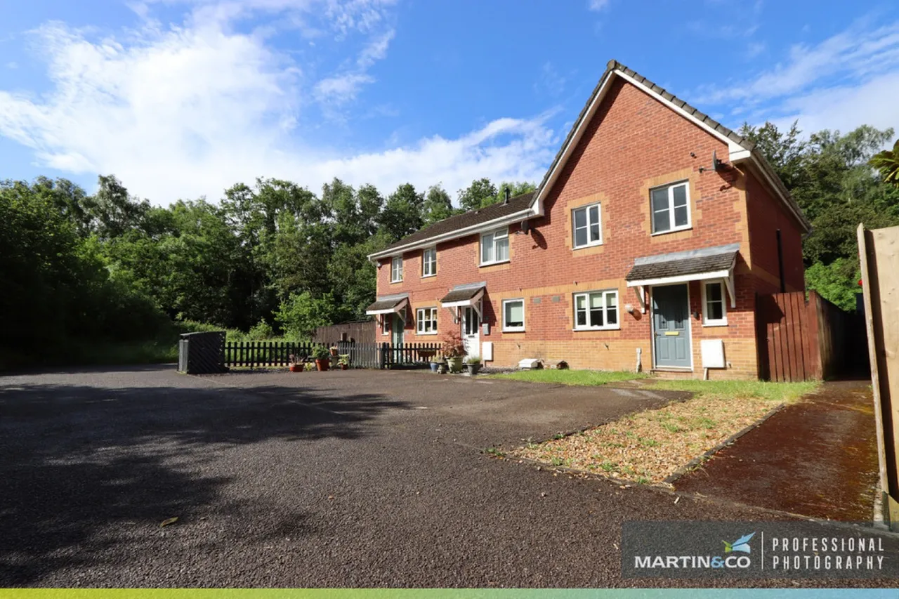 3 bed house for sale — Afon Mead, Rogerstone