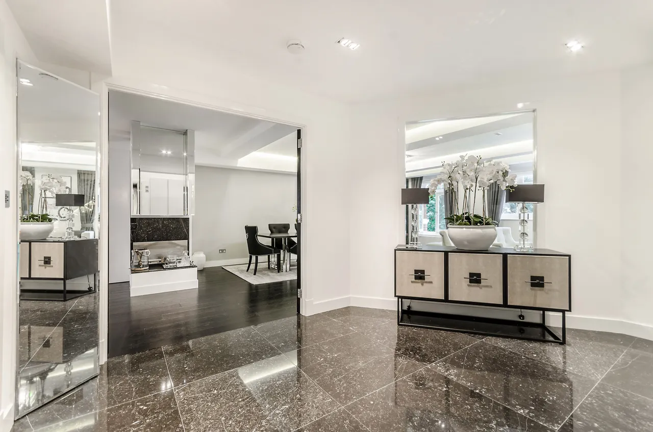 Flat 11, 192 Queens Gate, London, photo 4