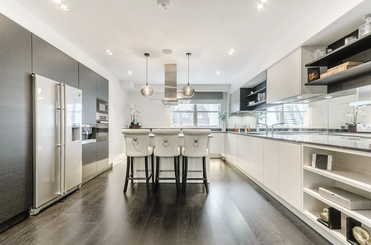 Flat 11, 192 Queens Gate, London, photo 3