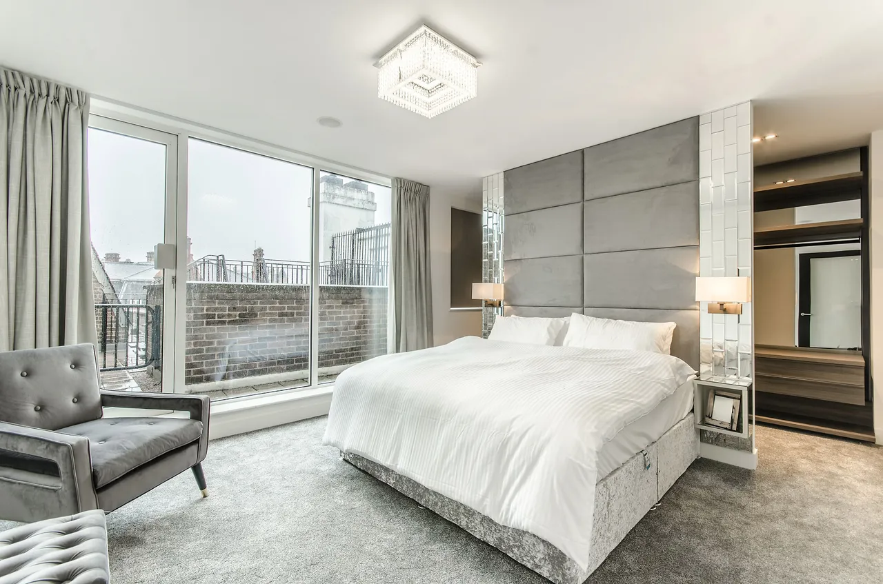 Flat 11, 192 Queens Gate, London, photo 2