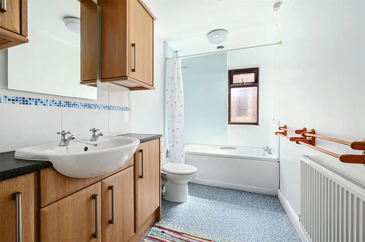 South Lane, Ash, Guildford, Surrey, GU12 6NJ, photo 10