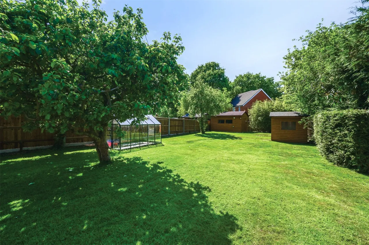 South Lane, Ash, Guildford, Surrey, GU12 6NJ, photo 12