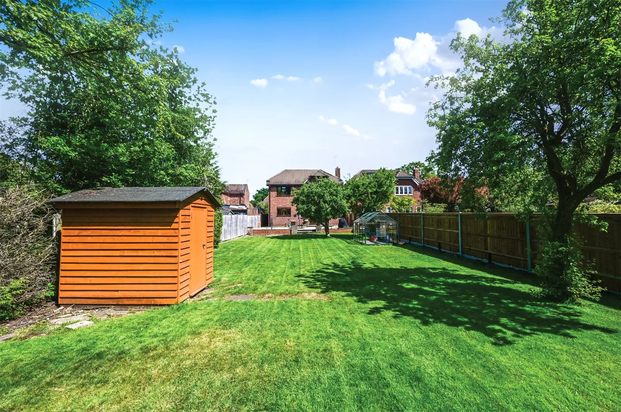 South Lane, Ash, Guildford, Surrey, GU12 6NJ, photo 2