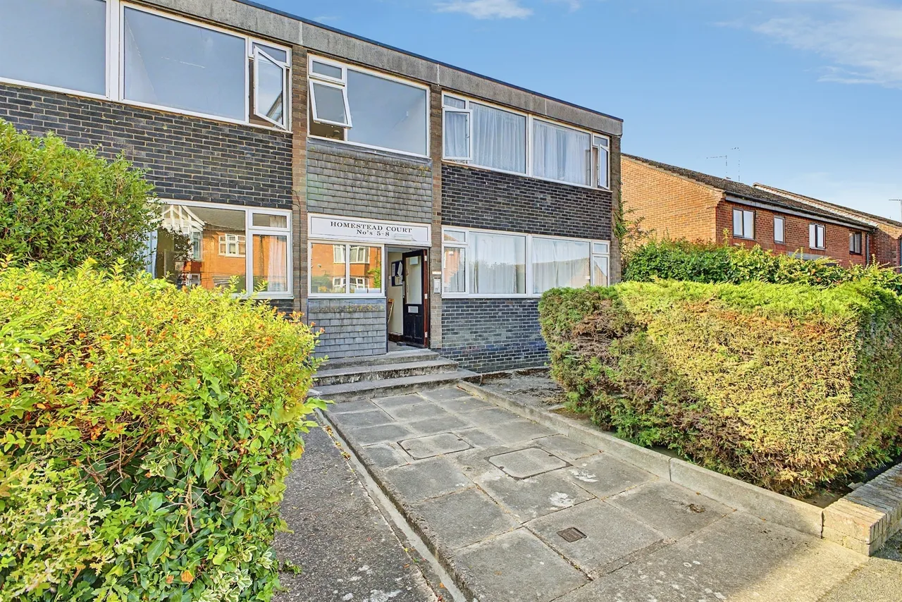 2 bed flat for sale — Homestead Way, Northampton