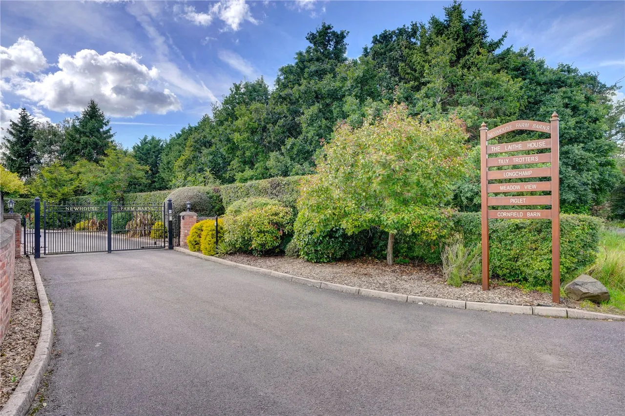 Lea End Lane, Hopwood, B48, photo 17