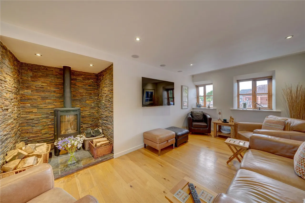 Lea End Lane, Hopwood, B48, photo 3