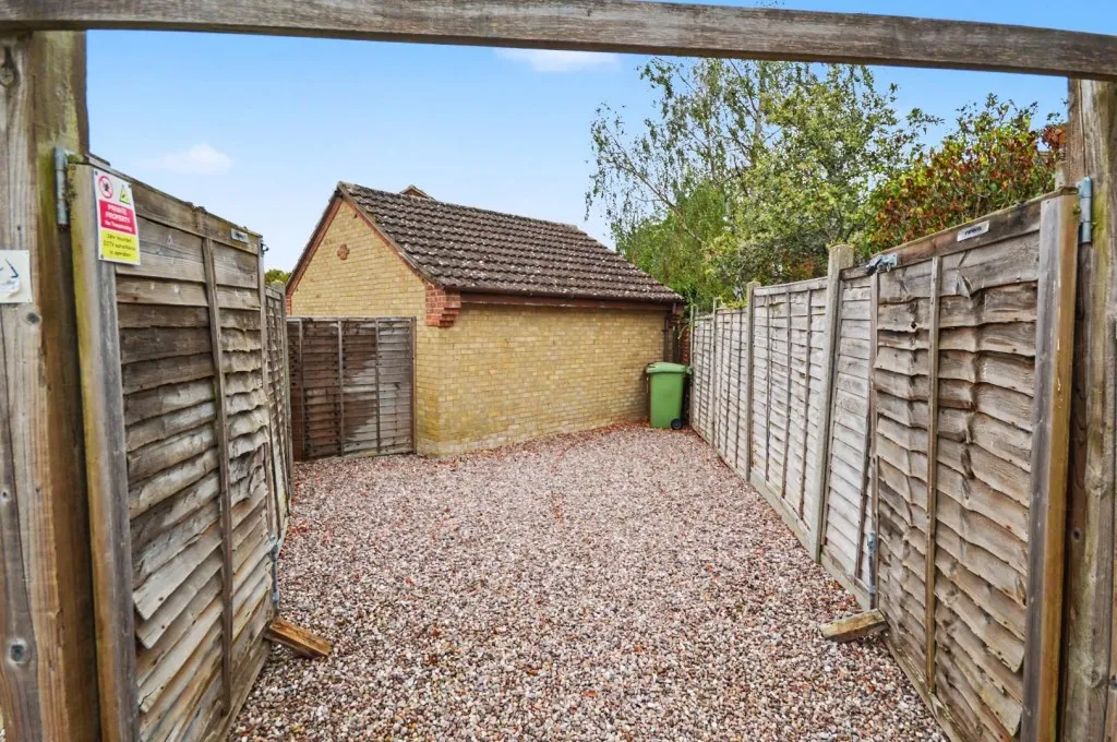 Compton Way, Earls Barton, photo 12