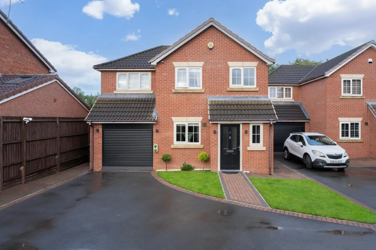 3 bed house for sale — Brierley Lane, Bilston