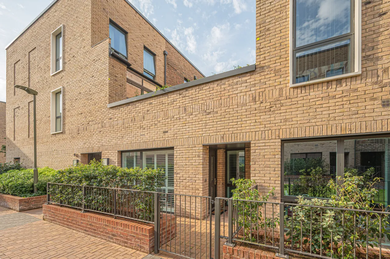 1 bed flat for sale — 12 Bernera Walk, LONDON