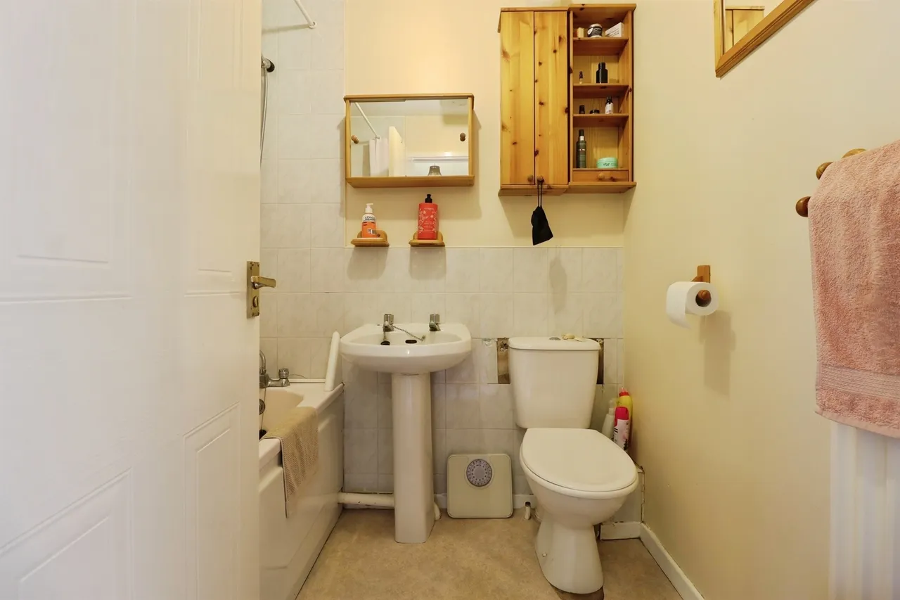 Neuville Way, Desborough, NN14, photo 16