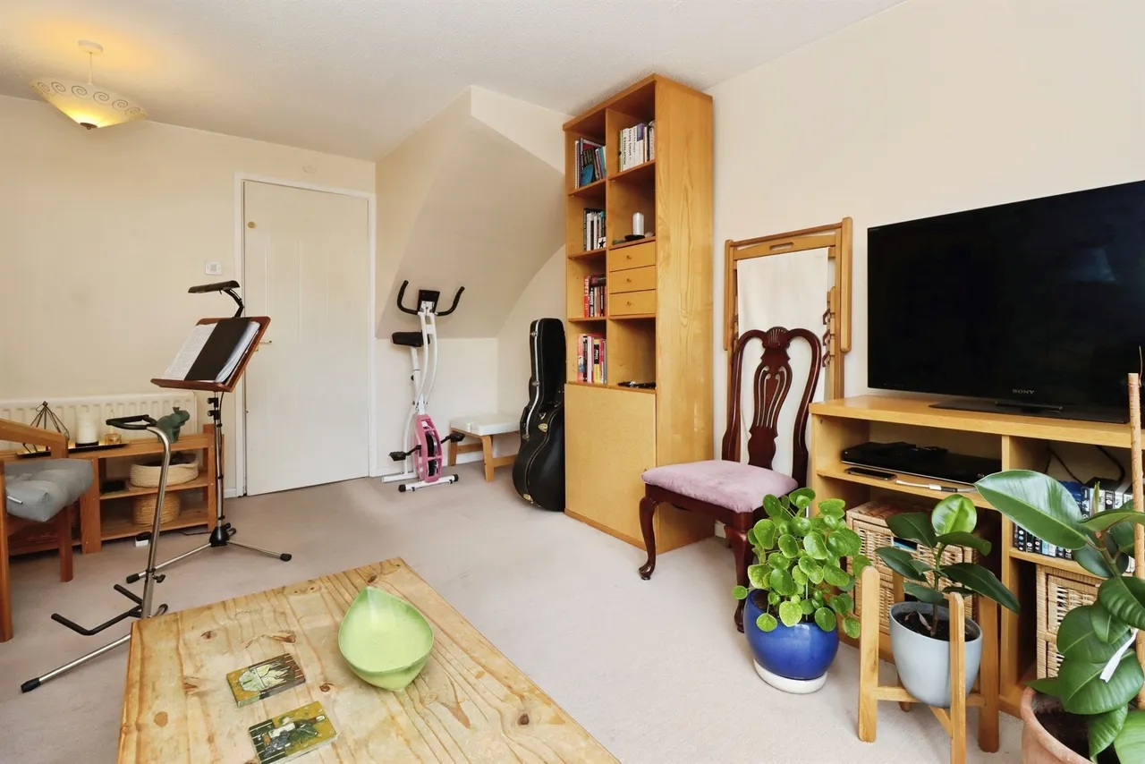 Neuville Way, Desborough, NN14, photo 4