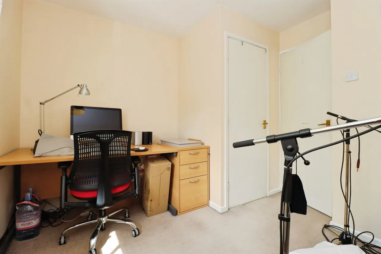 Neuville Way, Desborough, NN14, photo 14