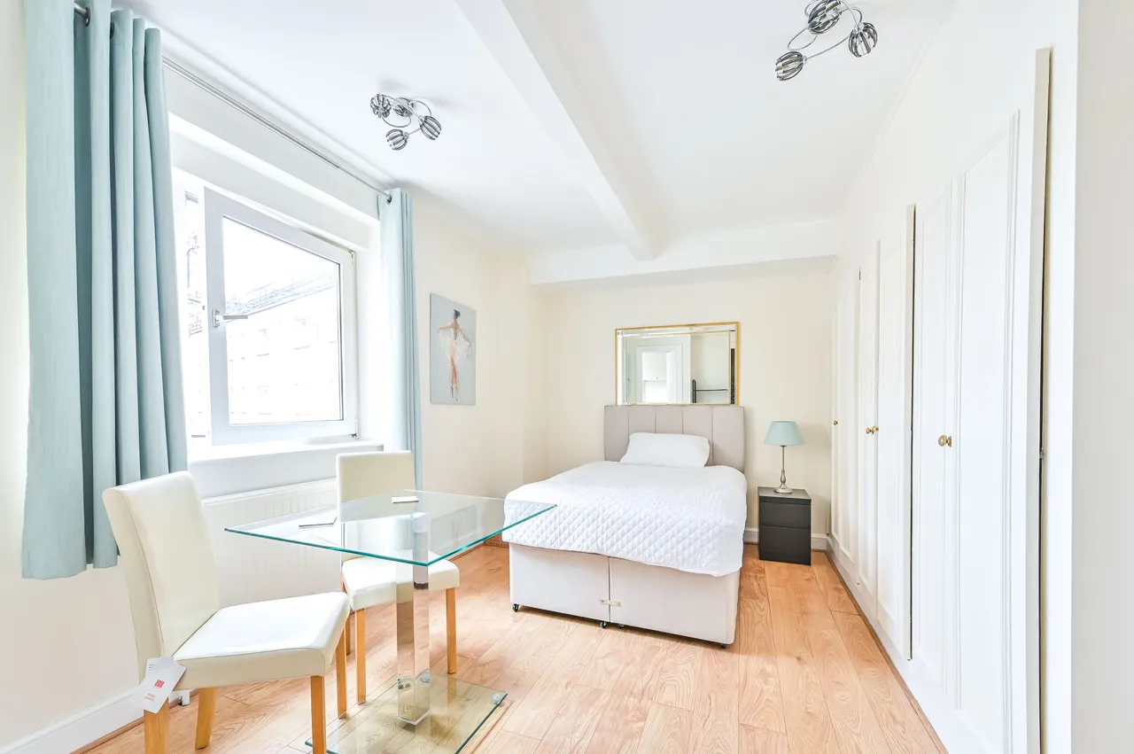868 Chelsea Cloisters, Sloane Avenue, London, photo 3