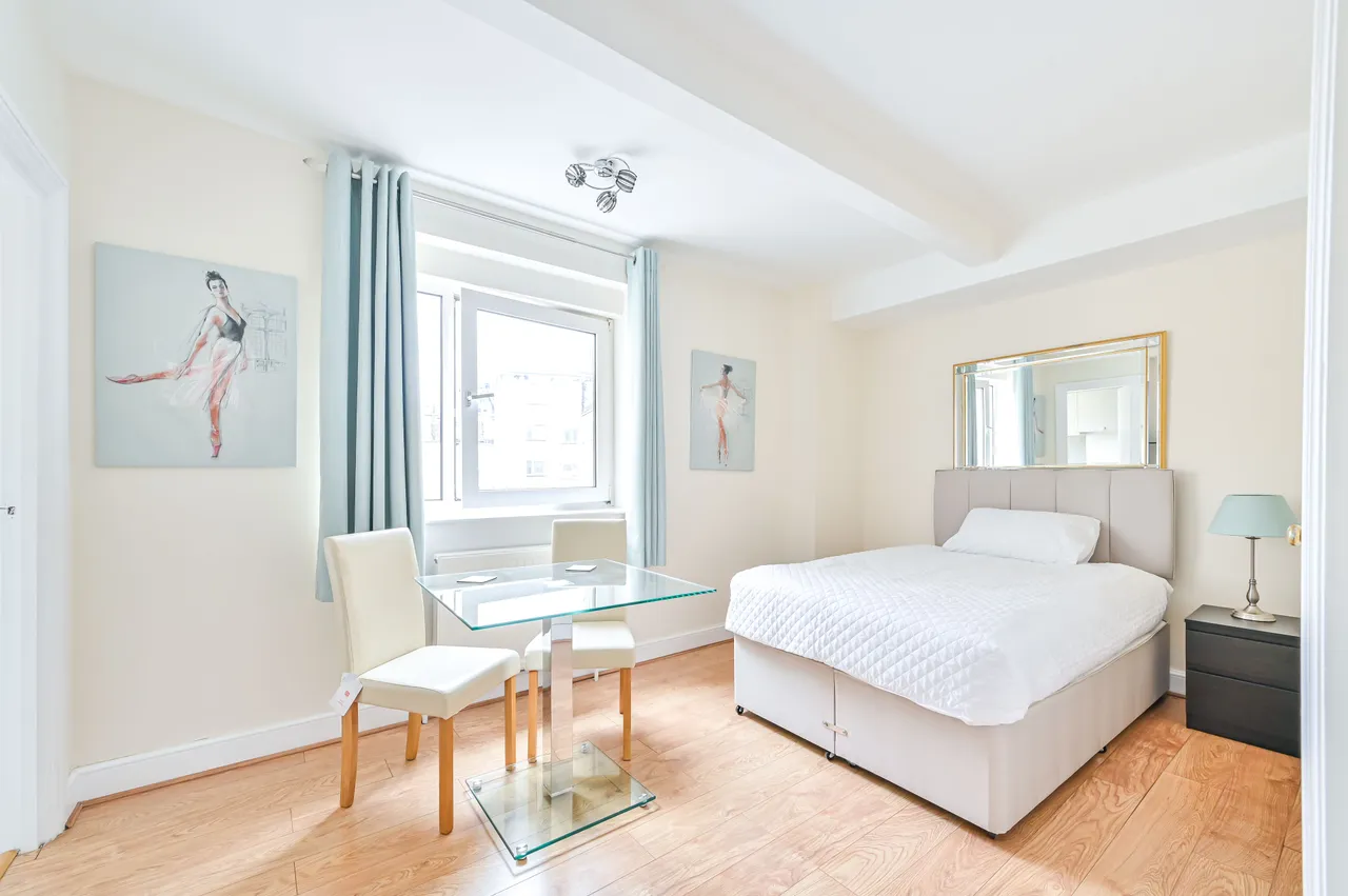868 Chelsea Cloisters, Sloane Avenue, London, photo 4