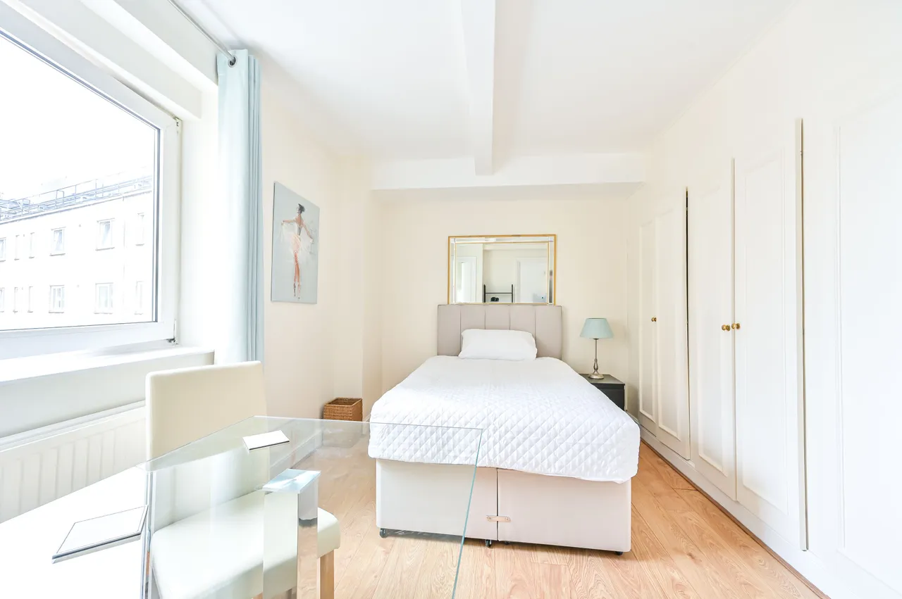 868 Chelsea Cloisters, Sloane Avenue, London, photo 5