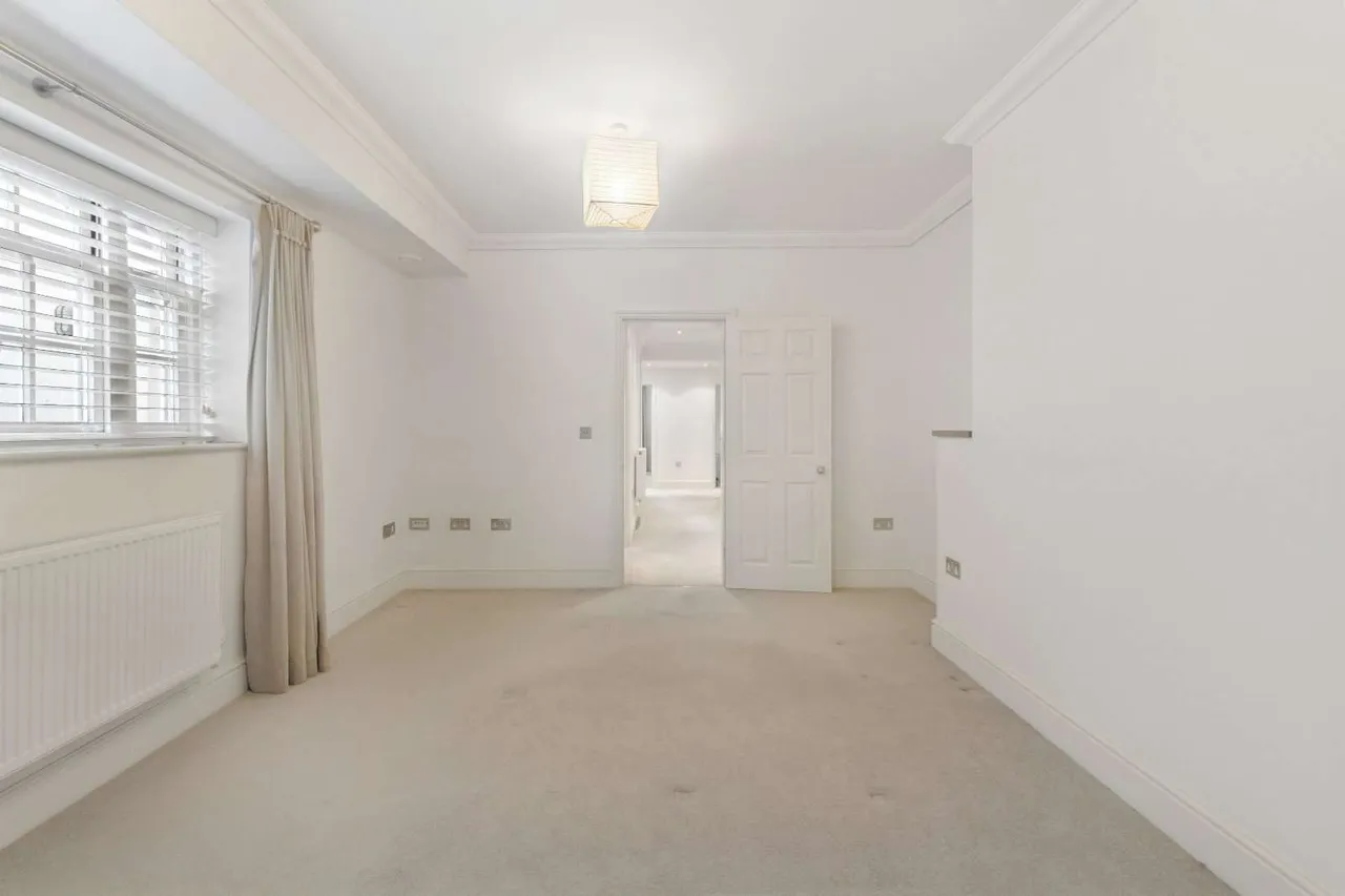 Royal Parade, Cheltenham, Gloucestershire, GL50 3AY, photo 6