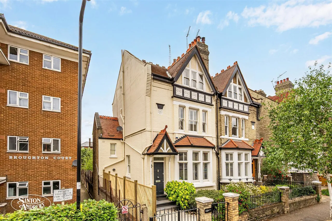 4 bed house for sale, Broughton Road, West Ealing