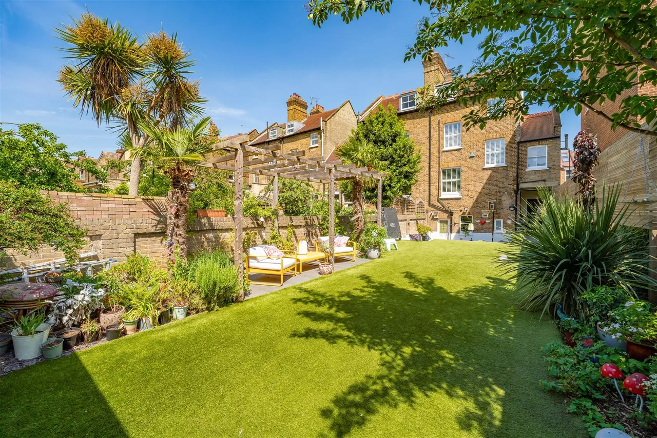 Broughton Road, West Ealing, photo 2
