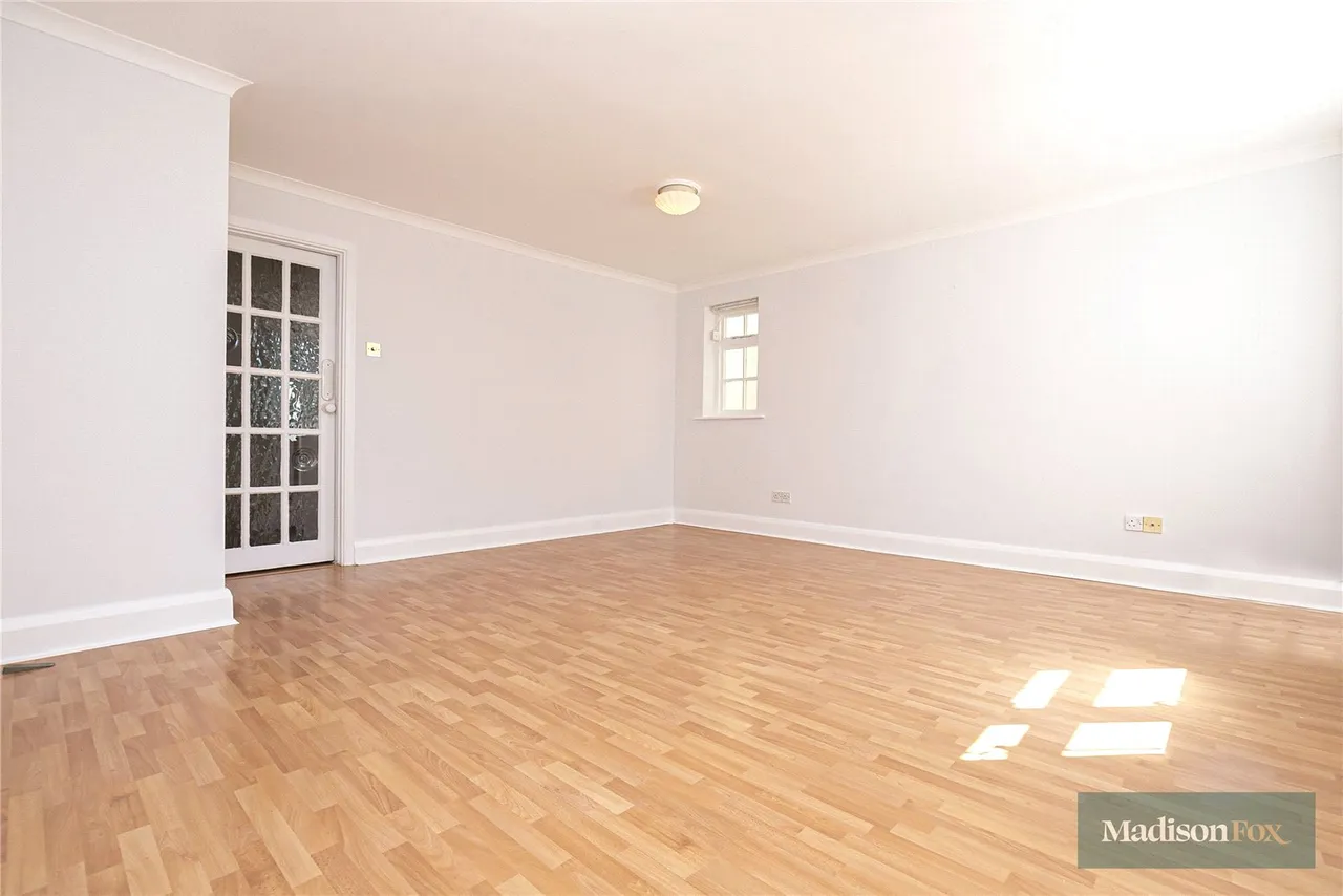 Alderton Rise, Loughton, IG10, photo 5