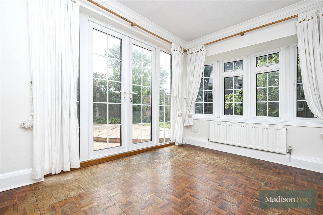 Alderton Rise, Loughton, IG10, photo 7