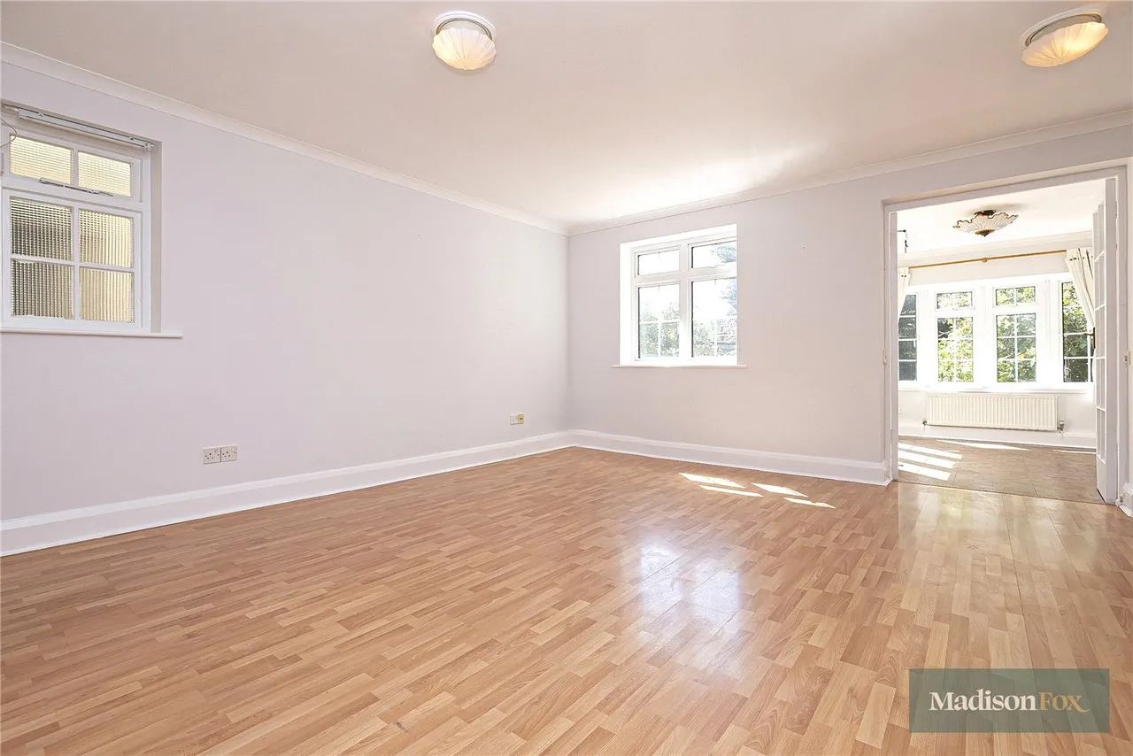 Alderton Rise, Loughton, IG10, photo 3