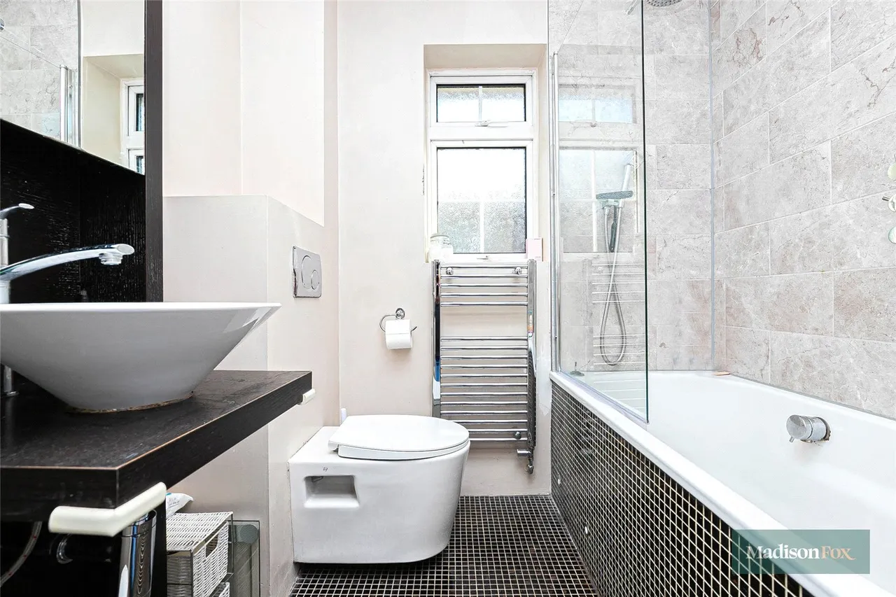 Alderton Rise, Loughton, IG10, photo 18