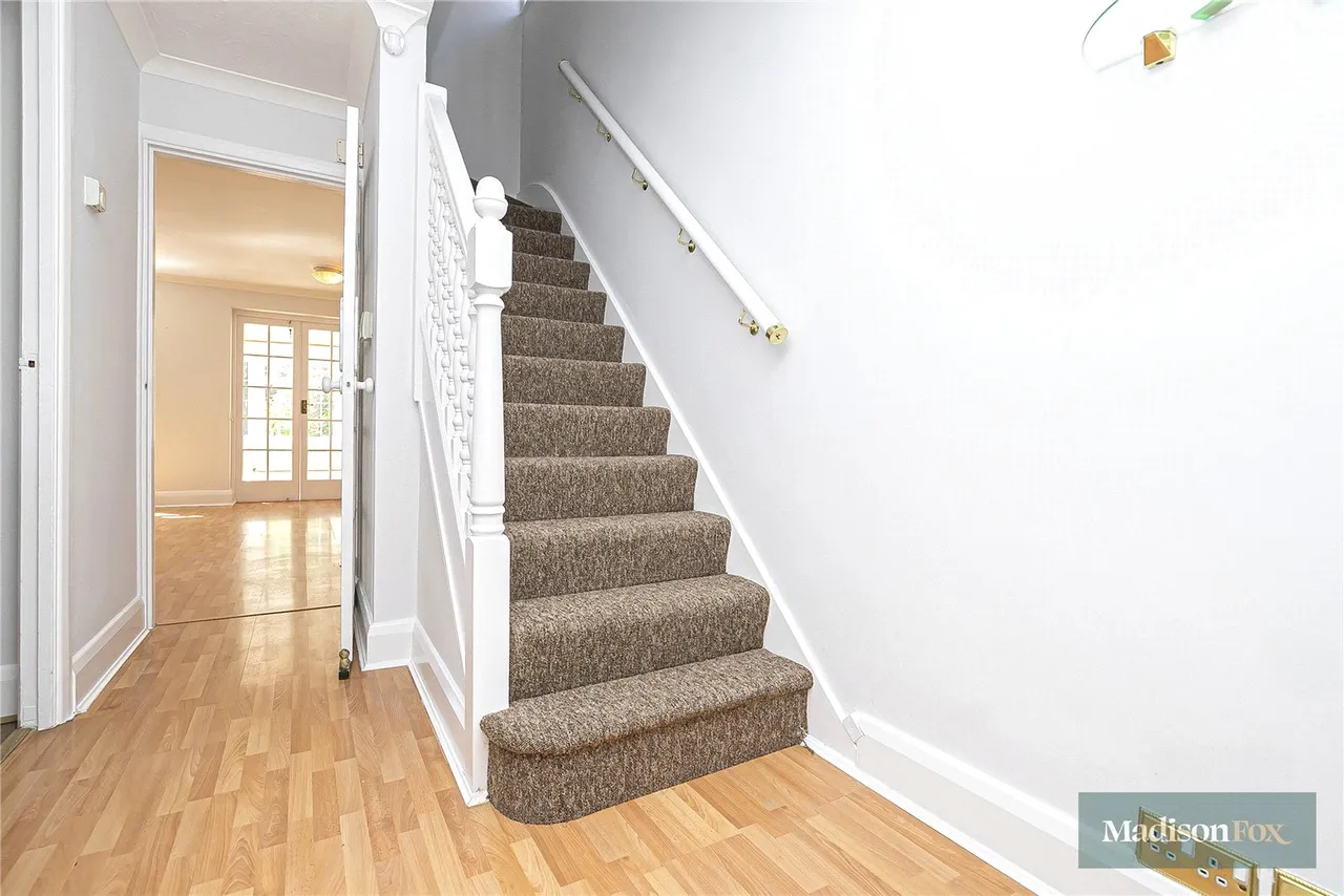 Alderton Rise, Loughton, IG10, photo 2