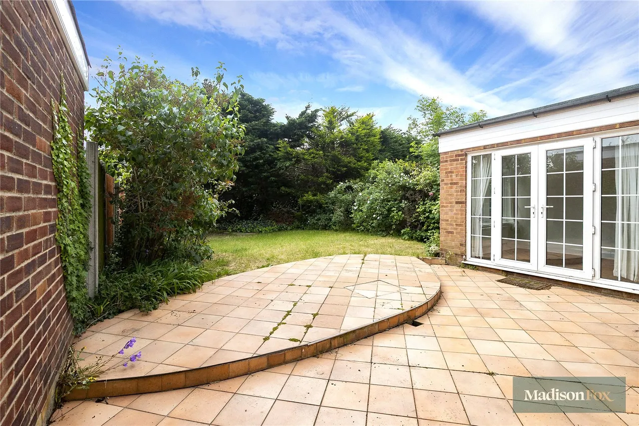 Alderton Rise, Loughton, IG10, photo 21