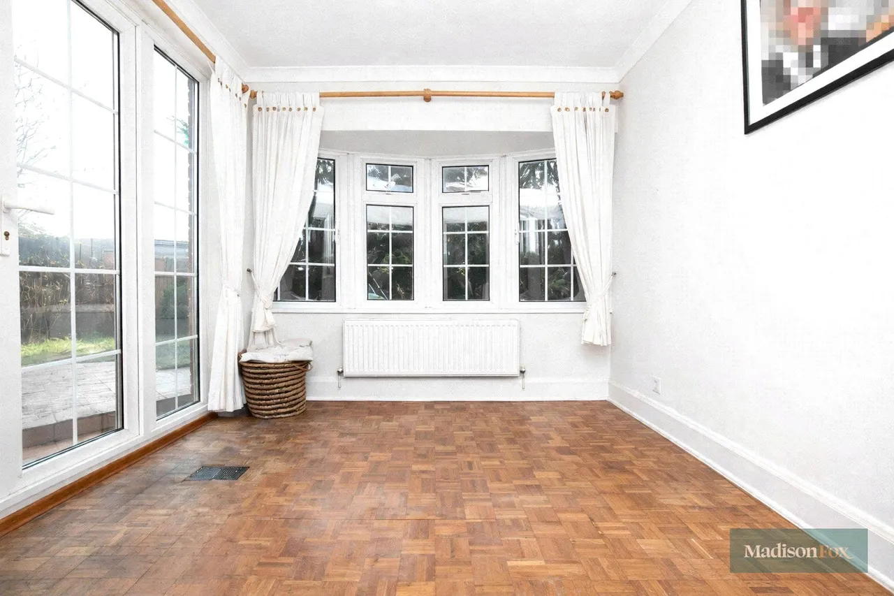 Alderton Rise, Loughton, IG10, photo 6