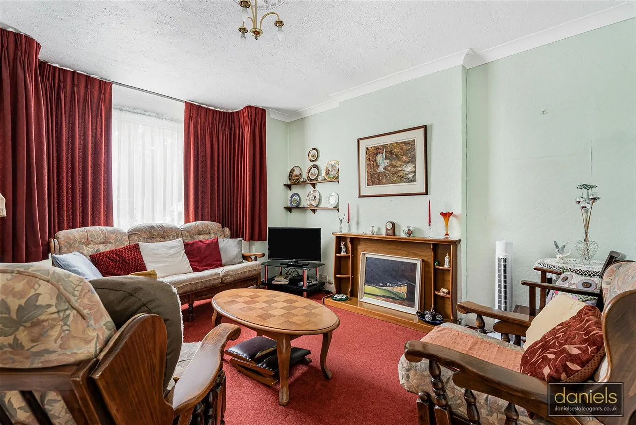 Whitton Avenue West, Greenford, UB6, photo 2