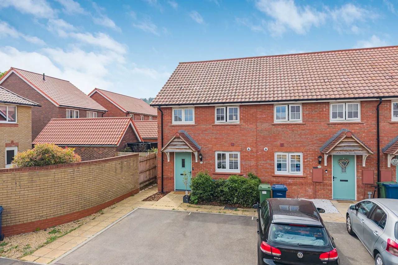 Honeysuckle Avenue, Leckhampton, GL53, photo 13