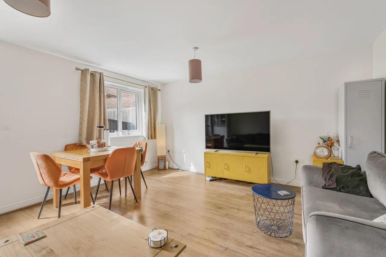 Honeysuckle Avenue, Leckhampton, GL53, photo 4